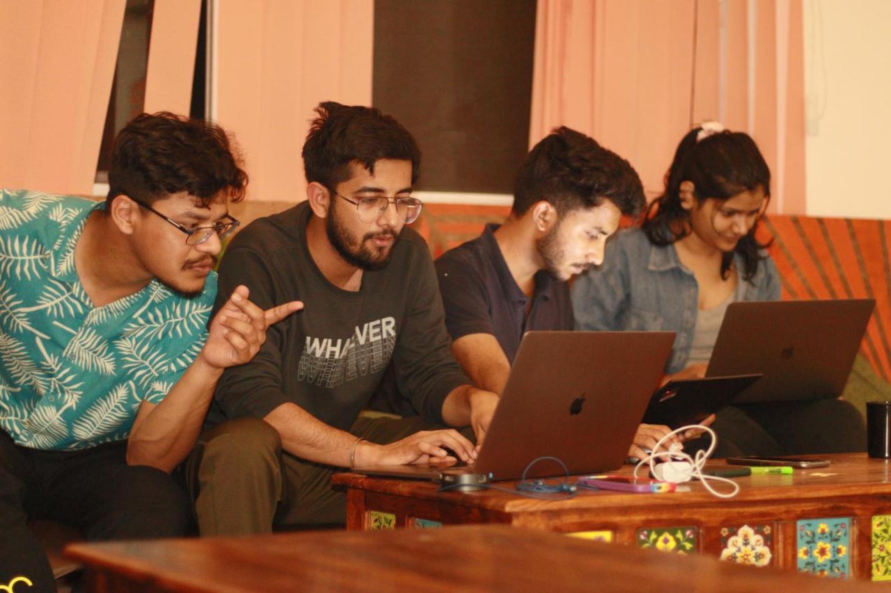Backpacker Duniya Hostel Rishīkesh Buitenkant foto